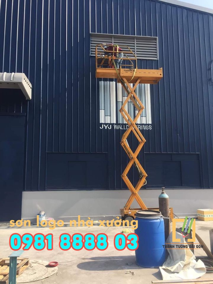 vẽ logo trên mái tôn nhà xưởng