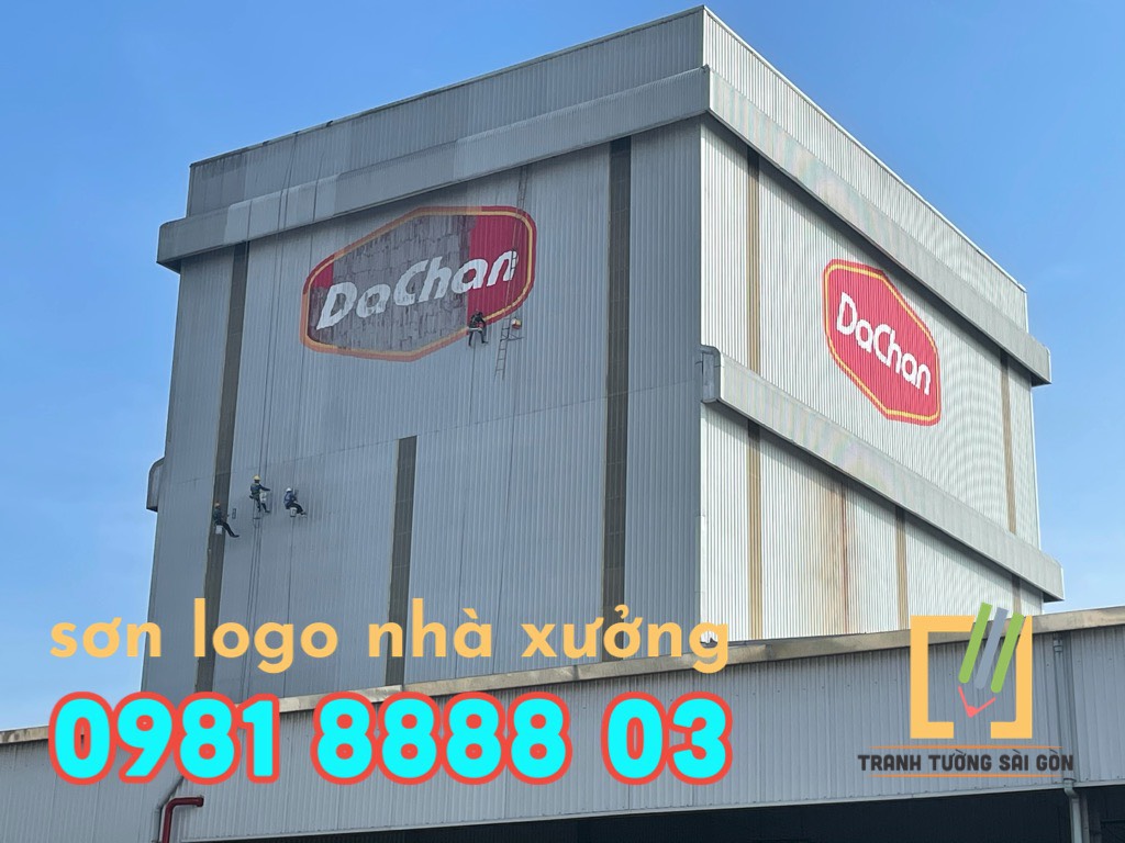 logo thương hiệu trên mái tôn nhà xưởng