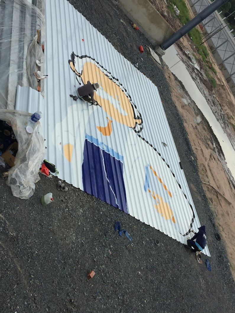 dịch vụ sơn lại logo nhà xưởng trên mái tôn