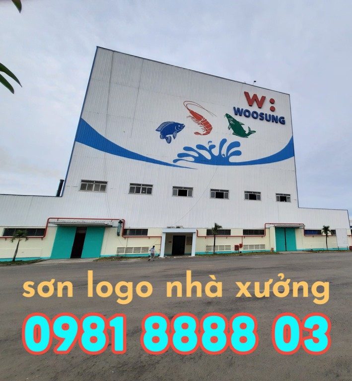 Sơn vẽ logo lên mái tôn nhà xưởng, sơn chữ