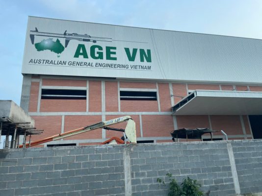 Sơn vẽ logo lên nhà xưởng bền đẹp Thi công logo nhà xưởng chuyên nghiệp Vẽ logo tường nhà xưởng ngoài trời